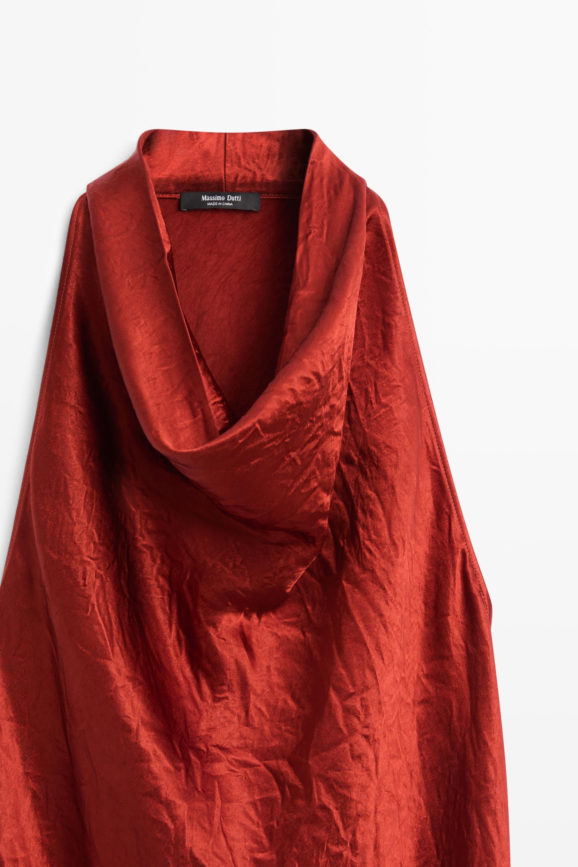 Robe longue à encolure drapée